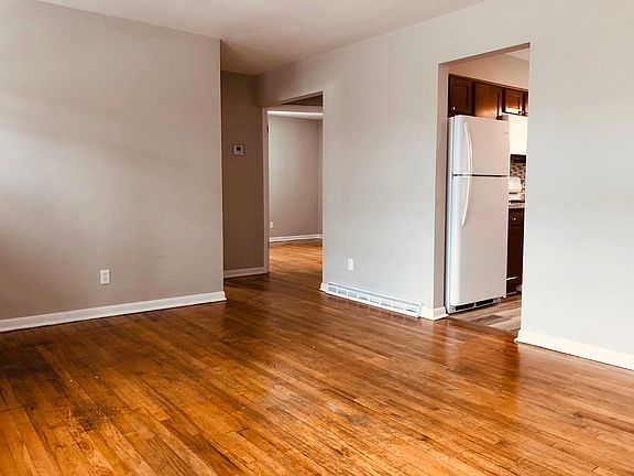 3rd image of 805 Georgia Ave