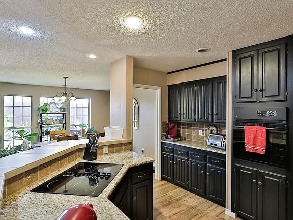5th image of 10 Courtyard Ln
