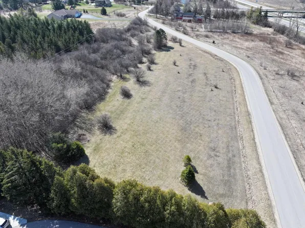 1546 INDIAN HILL DRIVE, Grafton, WI 53024