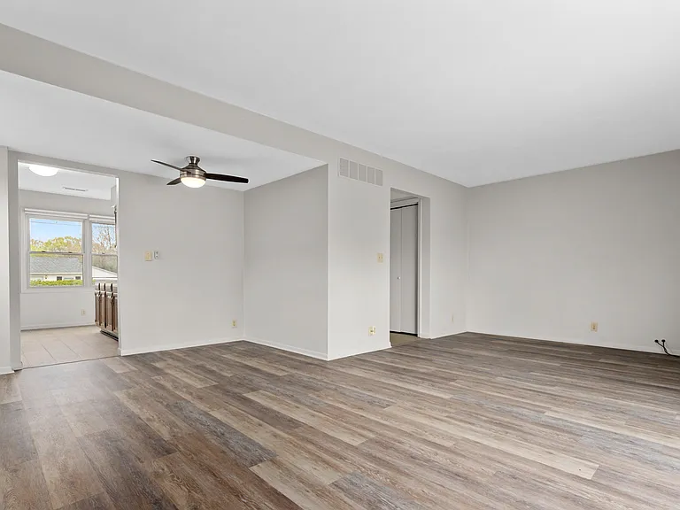 6205-6207 N Northmoor Ct — Photo 5
