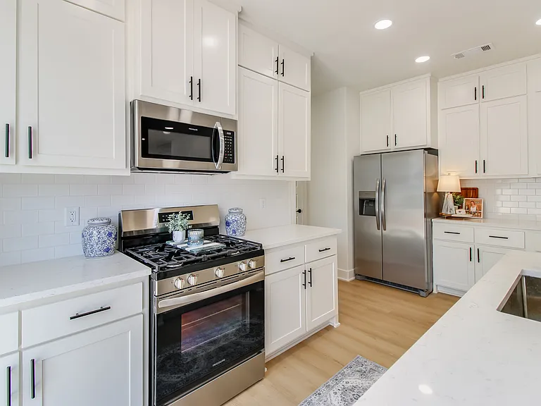 1122 W 10th Ave — Photo 7