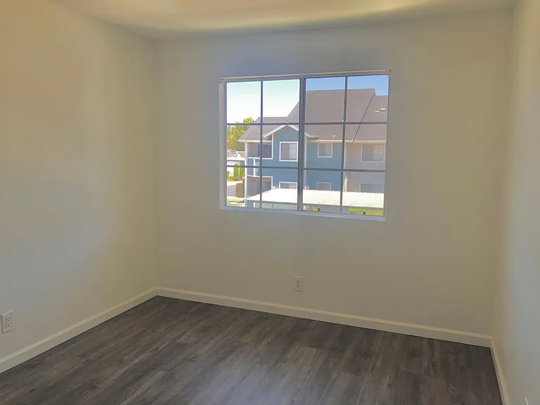 Reed and Brooke Apartments — Photo 9
