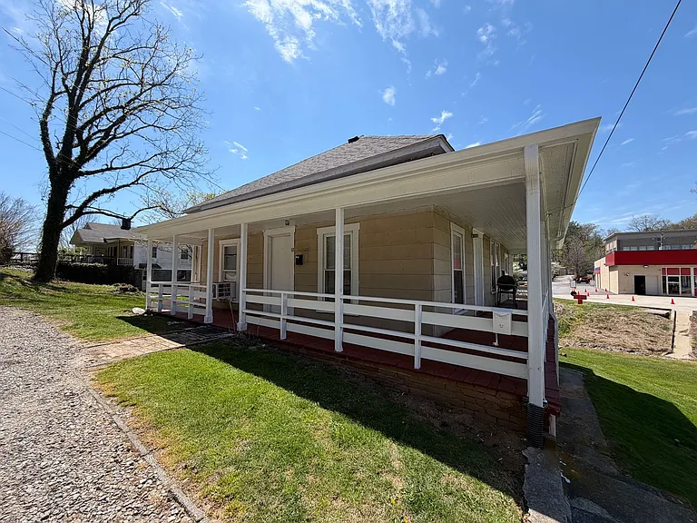 12 Long St — Photo 23