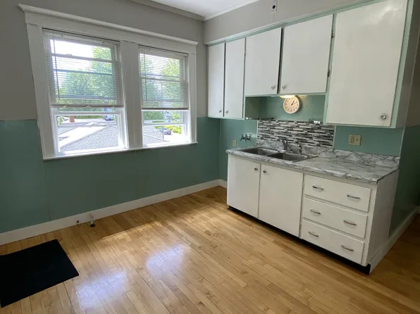 299 Pine St #4, Lewiston, ME 04240
