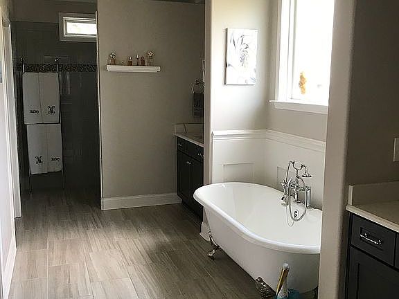 5th image of 1109 Golden Hill Ln