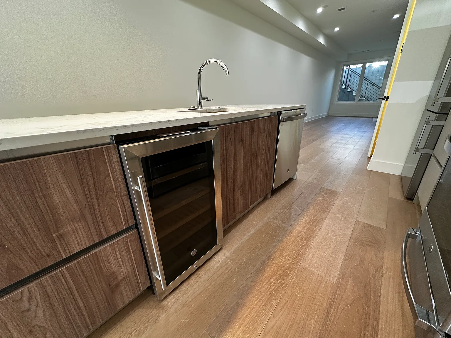 2 bed, 2.5 bath, 1209 sqft, $3,800 — Photo 3