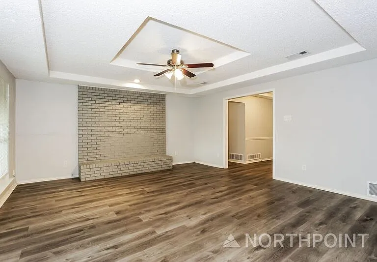 422 Ash Ln — Photo 3