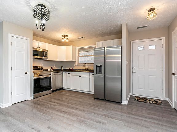 4th image of 3804 Trout Ct