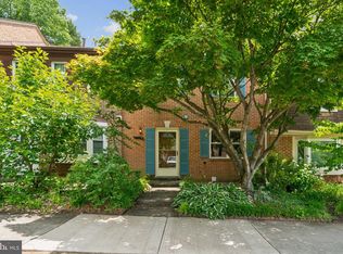 9905 Lakepointe Dr, Burke, VA 22015