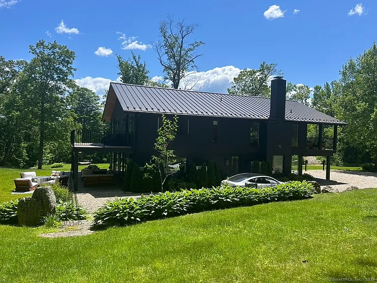 34 Old Roxbury Rd — Photo 3