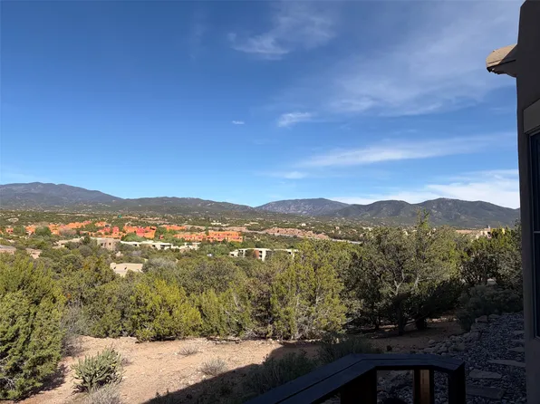 1004 Calle Dorthia, Santa Fe, NM 87506