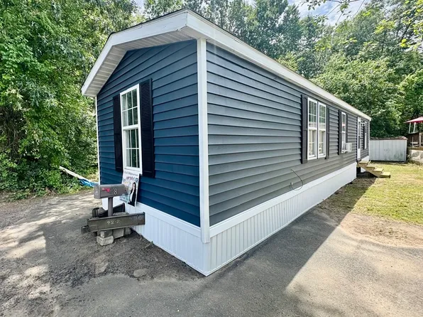 28 Finch Dr, Chicopee, MA 01020