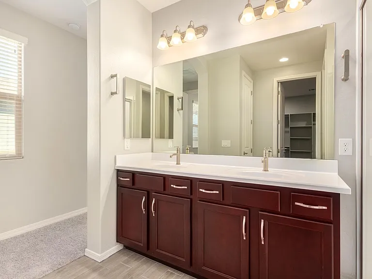 2570 S Quaintance St — Photo 30