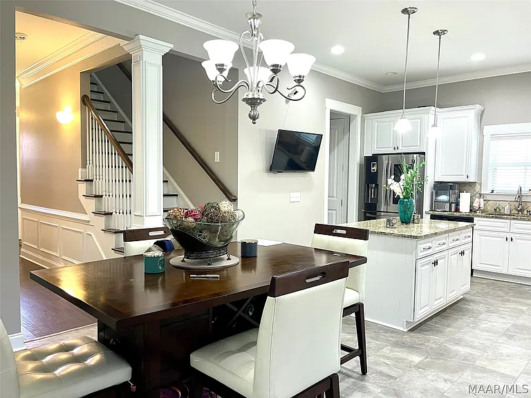 300 Melison Dr — Photo 8
