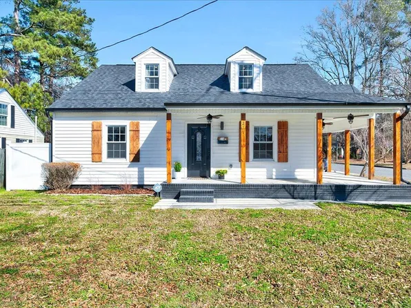 211 E Lizzie St, Selma, NC 27576