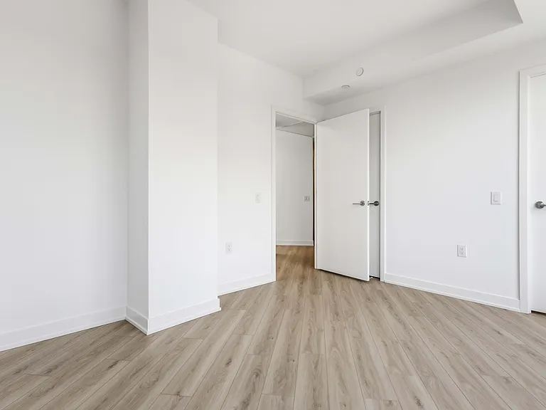 7439 Kingston Rd — Photo 111
