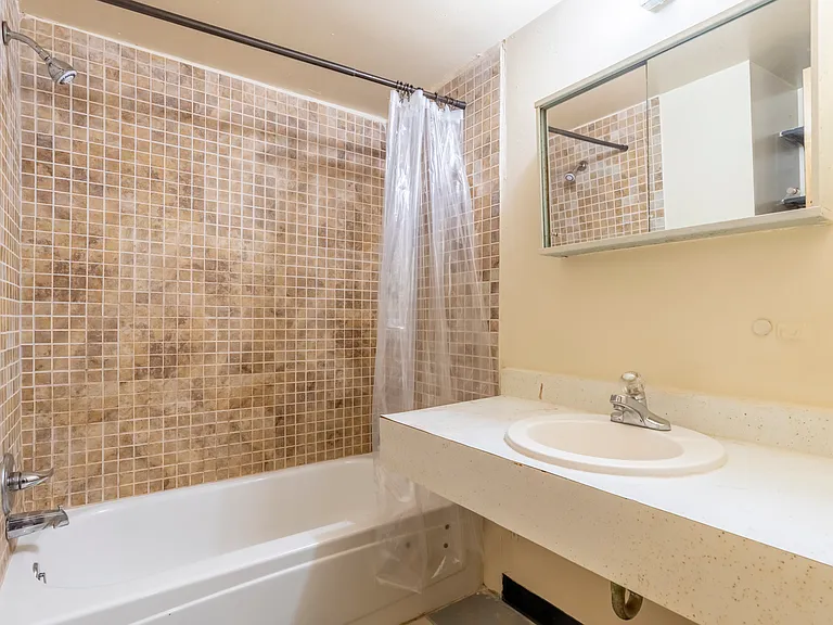921 S Main St #21 — Photo 9