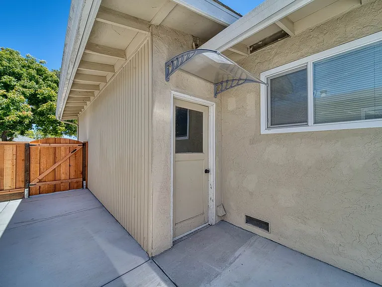 877 Miller Ave — Photo 23