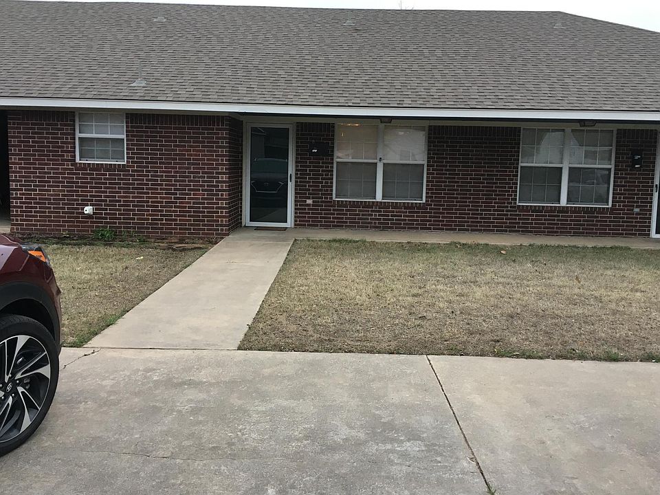 720 Dakota Drive Entry