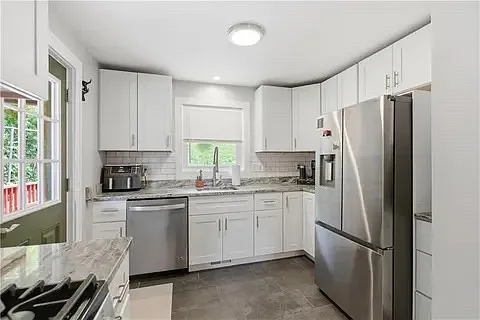 3384 Columbia Dr — Photo 4
