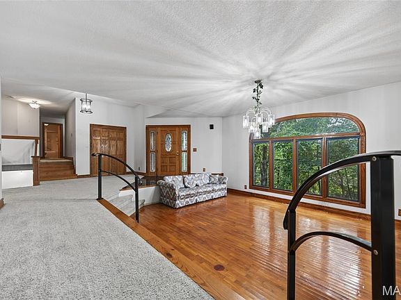 3rd image of 468 White Clover Rd