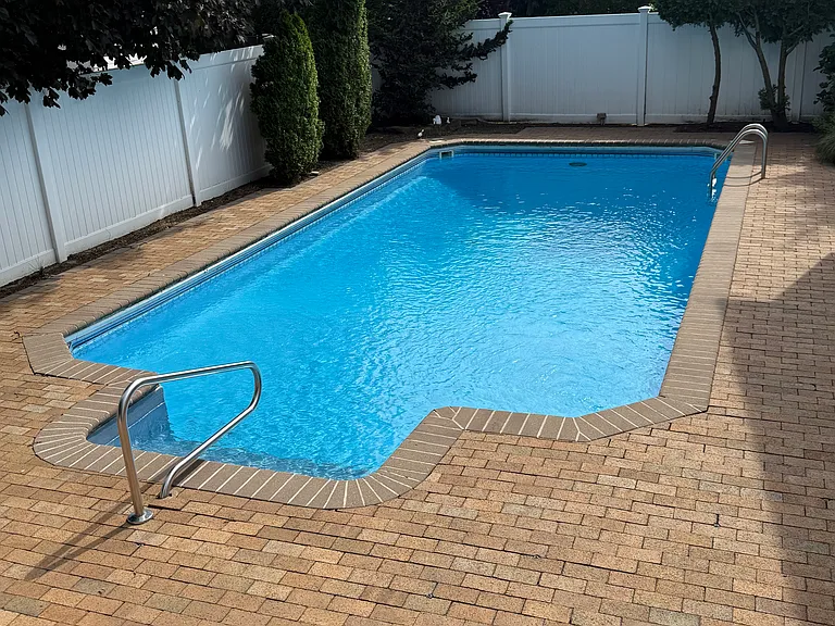 2470 Cove Ct — Photo 10