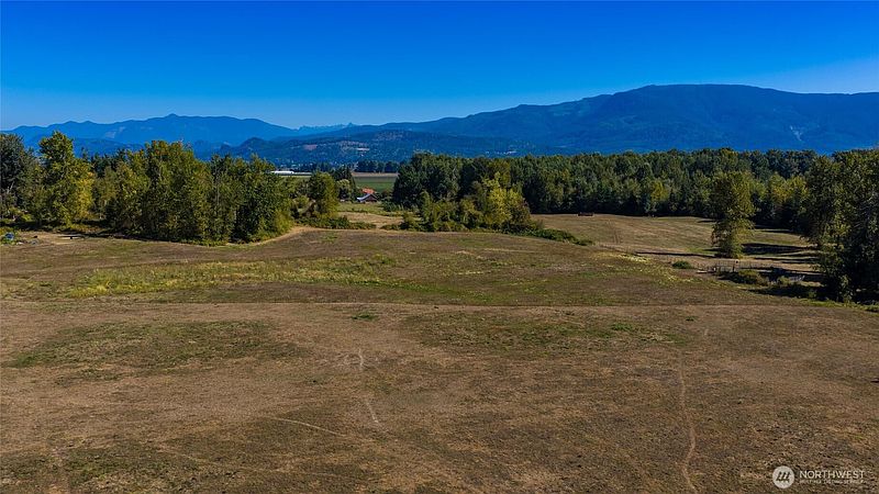 3rd image of 2753 E Badger Road