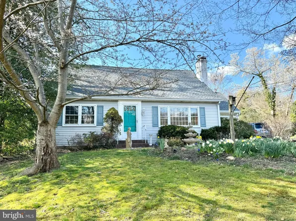 12 Bernard Dr, Ewing, NJ 08628