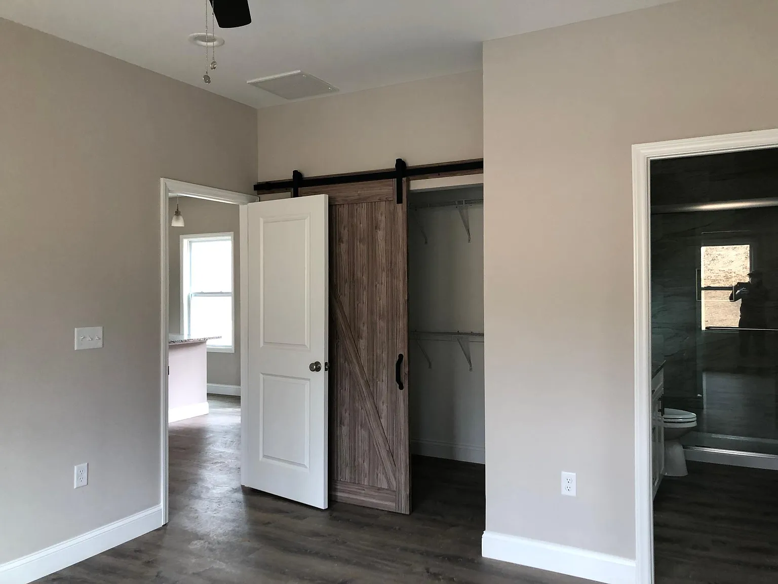 3 bed, 2.5 bath, 1404 sqft, $2,300 — Photo 3