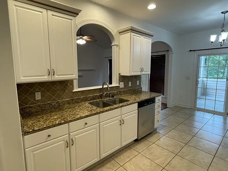 603 Salem Ct — Photo 8