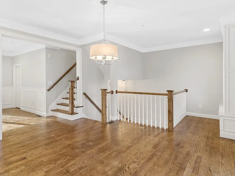 37 Lambert St #37 — Photo 4