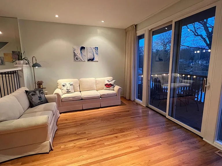 First floor: living room