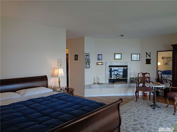 4th image of 131 6th St Unit 2