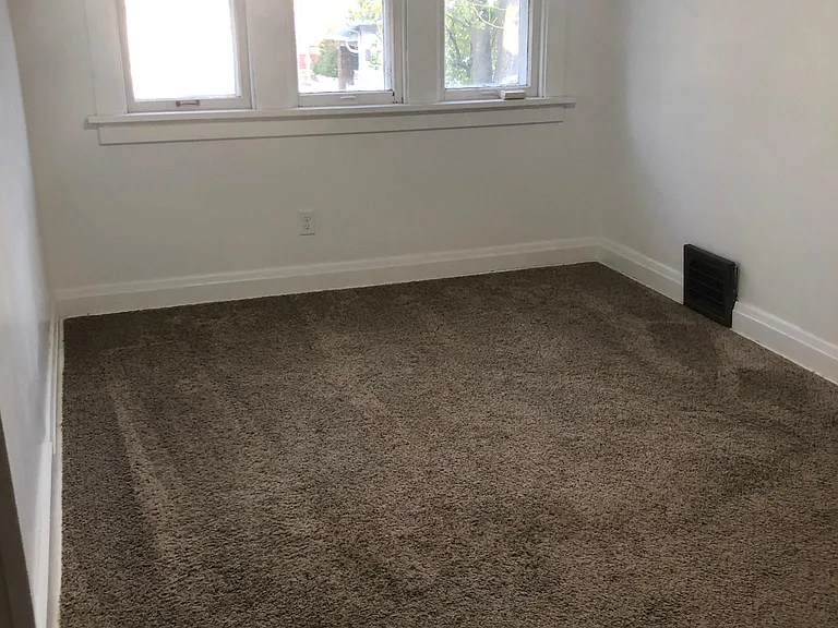 1231 E Burleigh St — Photo 5
