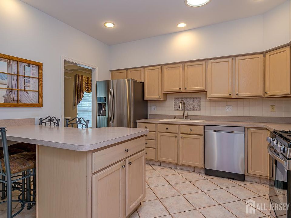 1st image of 455 Bluebird Dr
