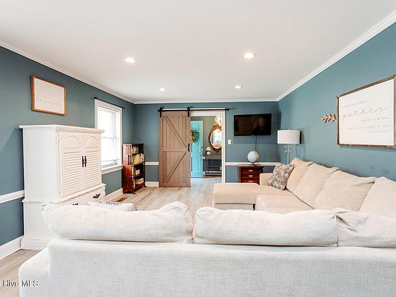 4th image of 1109 Robin Hill Road NW