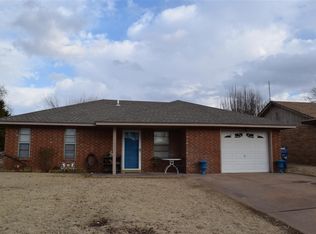 405 Todd Dr, Waukomis, OK 73773