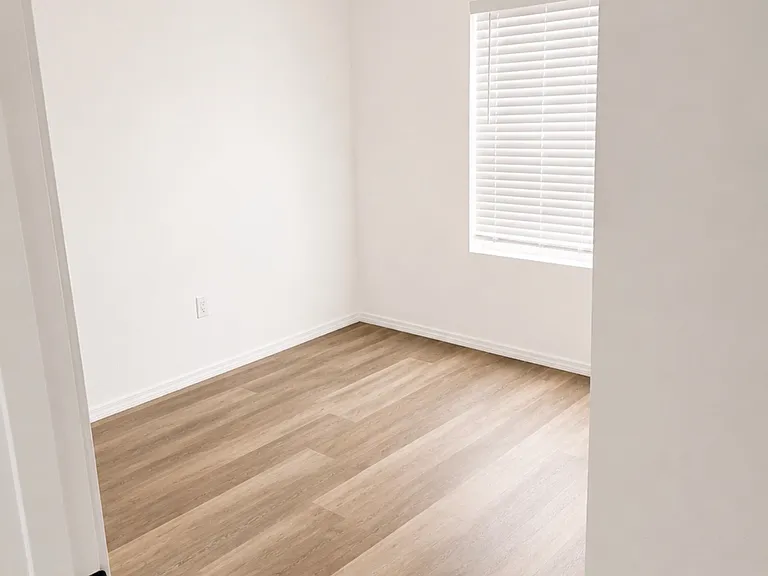 404 Phoenix Ave NW — Photo 5