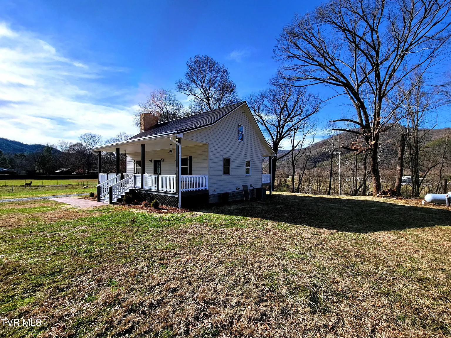 2 bed, 2.5 bath, 1404 sqft, $2,000 — Photo 4