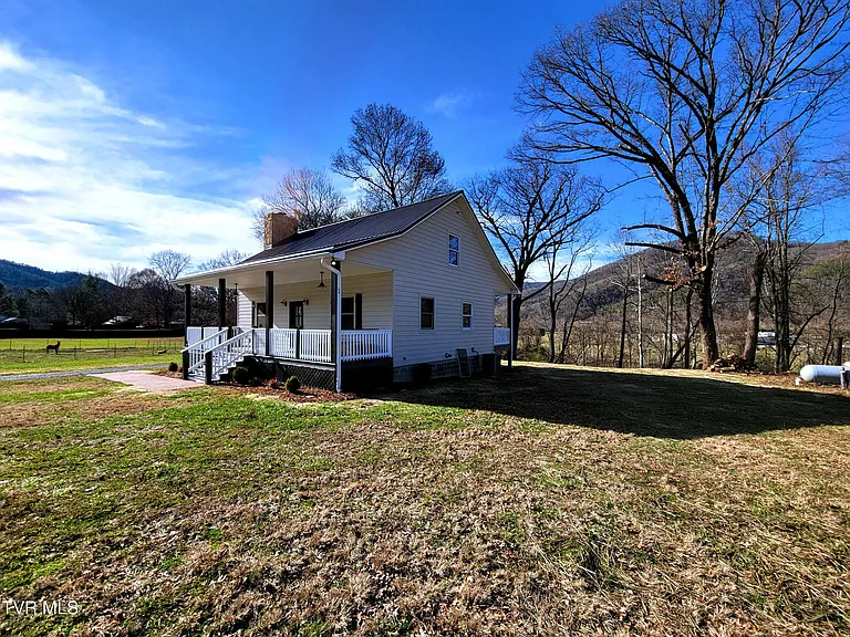 109 Carey Ln — Photo 4