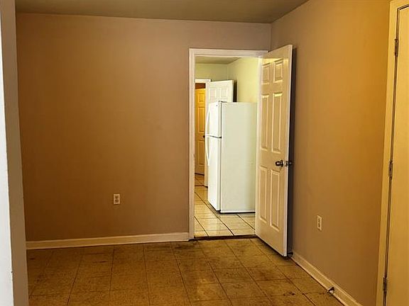 4th image of 1620 S Lopez St