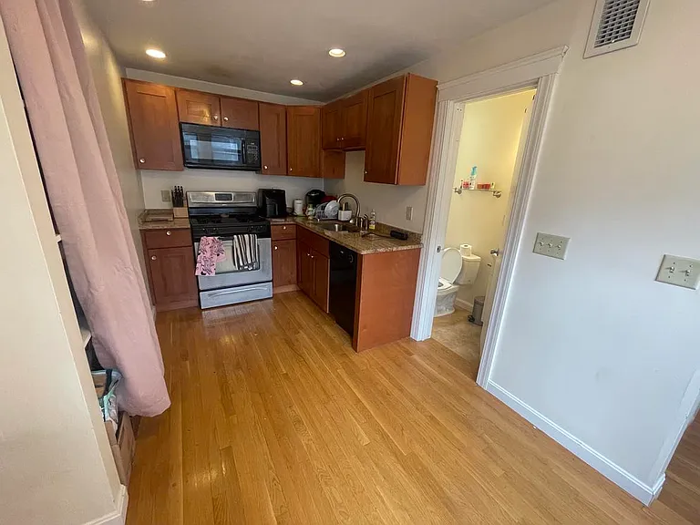 205 Endicott St #4 — Photo 5