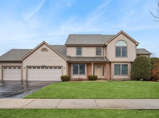 851 Old Checker Rd, Buffalo Grove, IL 60089