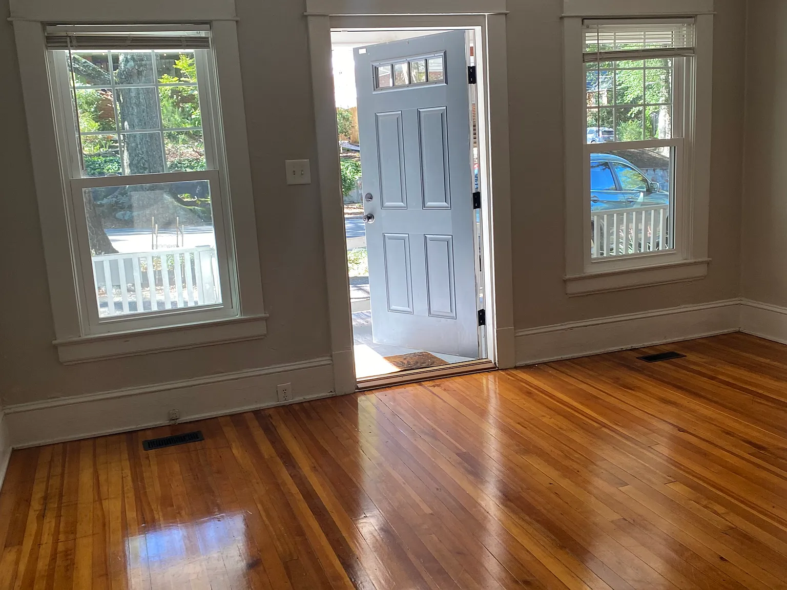 2 bed, 1085 sqft, $1,900 — Photo 2