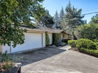 8 La Salle Dr, Moraga, CA 94556