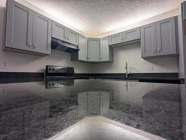 2191 White Pine Cir #D — Photo 3