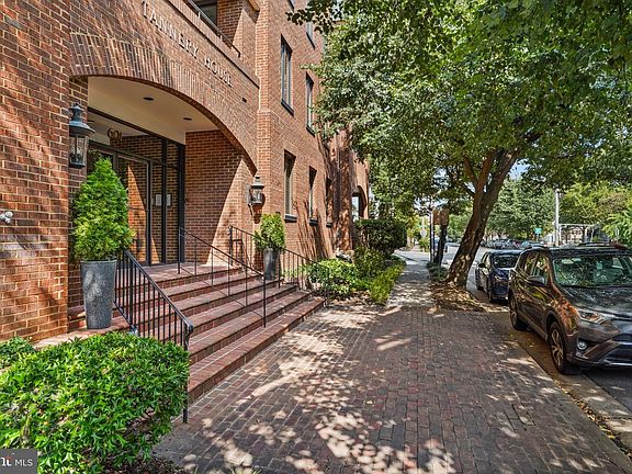 2nd image of 601 Wilkes St APT 204