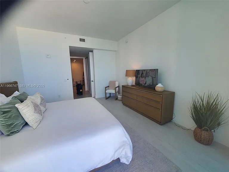 17550 Collins Ave #1402 — Photo 24