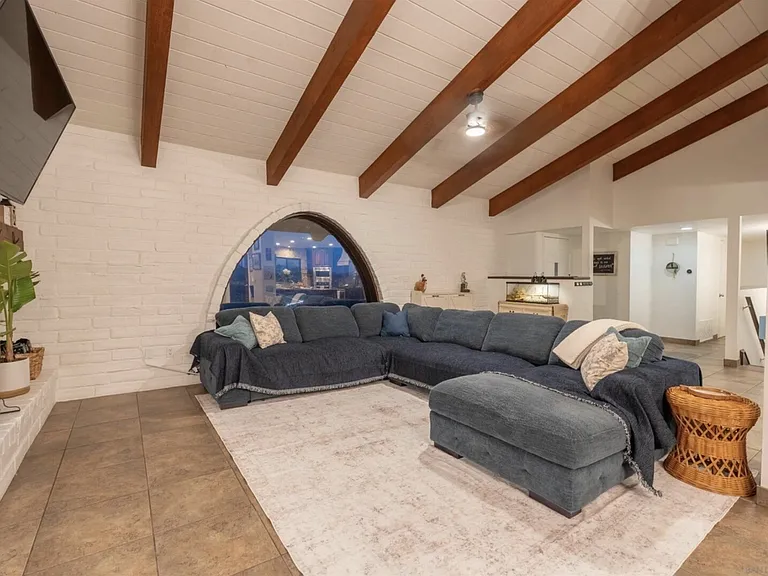 Palos Verdes Dr — Photo 6