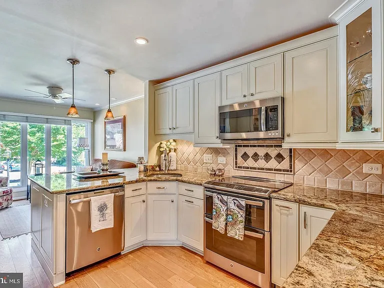 11627 Chapel Cross Way — Photo 3